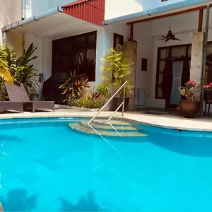 Cantik Kuta Regency ヴィラ クタ