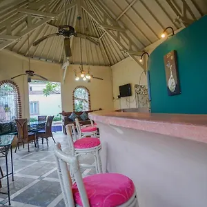 M&k * Kuta (Bali)
