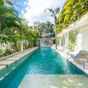 Puro Blanco Villa Kuta Lombok