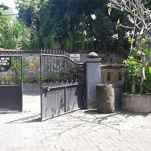 Nyoman Legian House בית הארחה *