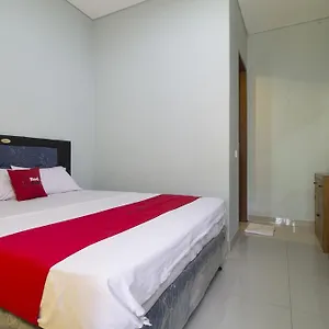 Reddoorz @ Poppies Lane Two Guest house