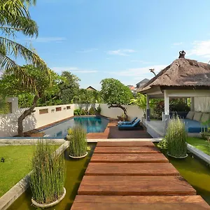 Embrace * Kuta (Bali)
