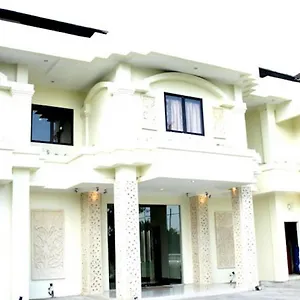 Next Tuban Bali קוטה לומבוק