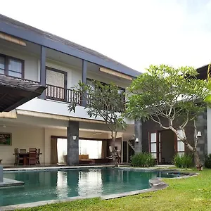 Fanisa Villa Kuta Lombok