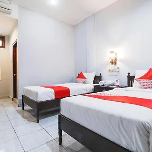 Oyo 2411 Taman Mekar 2 מלון