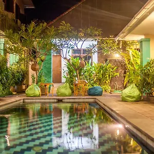 Funky Monkey Bali * קוטה לומבוק